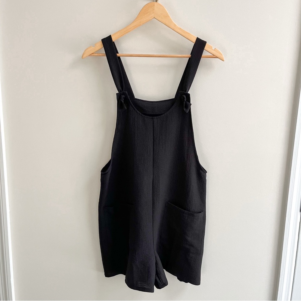 Shein Black Lightweight Textured Shorts Overalls or Romper w/ Pockets Small